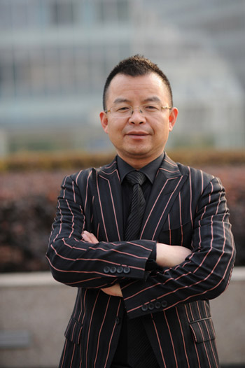 闵新闻老师